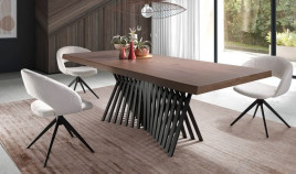 Mesa comedor fabricada en madera de roble y patas metálicas Ref Q11000